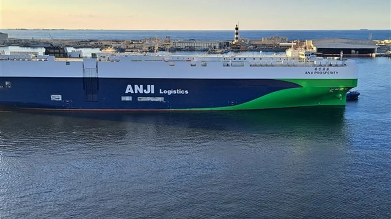 انتظام حركة الملاحة وتداول الحاويات في بوغاز الإسكندرية رغم سوء الأحوال الجوية